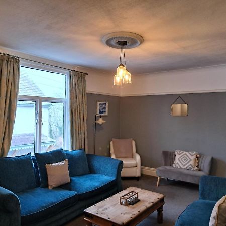Llandudno Apartment, Quirky Pub With Tropical Beer Garden Екстериор снимка