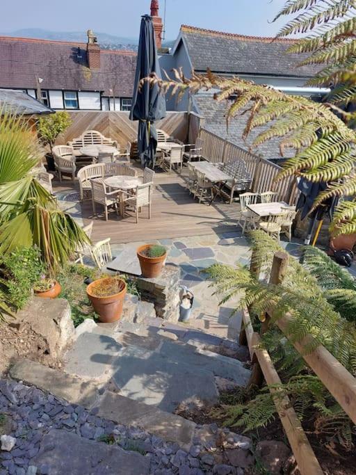 Llandudno Apartment, Quirky Pub With Tropical Beer Garden Екстериор снимка