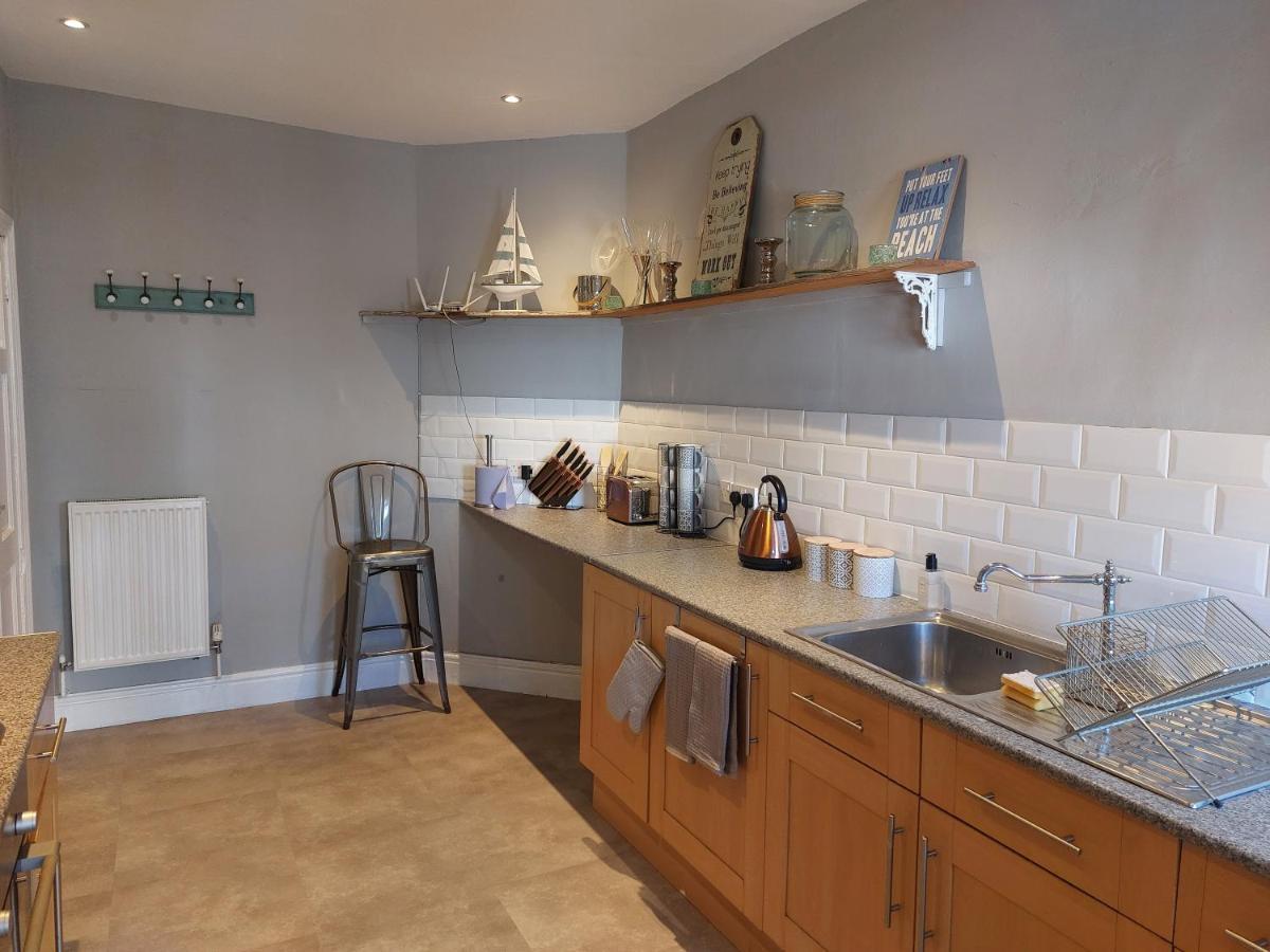 Llandudno Apartment, Quirky Pub With Tropical Beer Garden Екстериор снимка