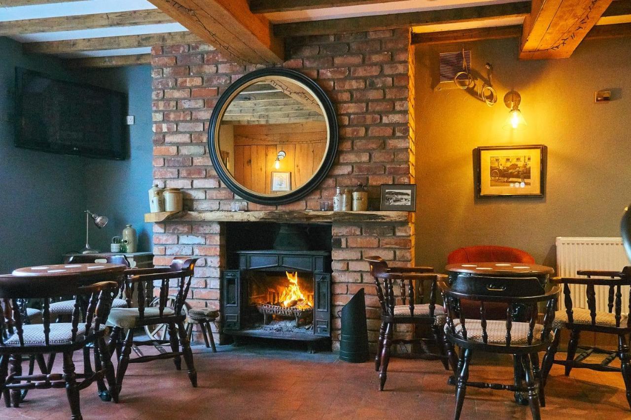 Llandudno Apartment, Quirky Pub With Tropical Beer Garden Екстериор снимка