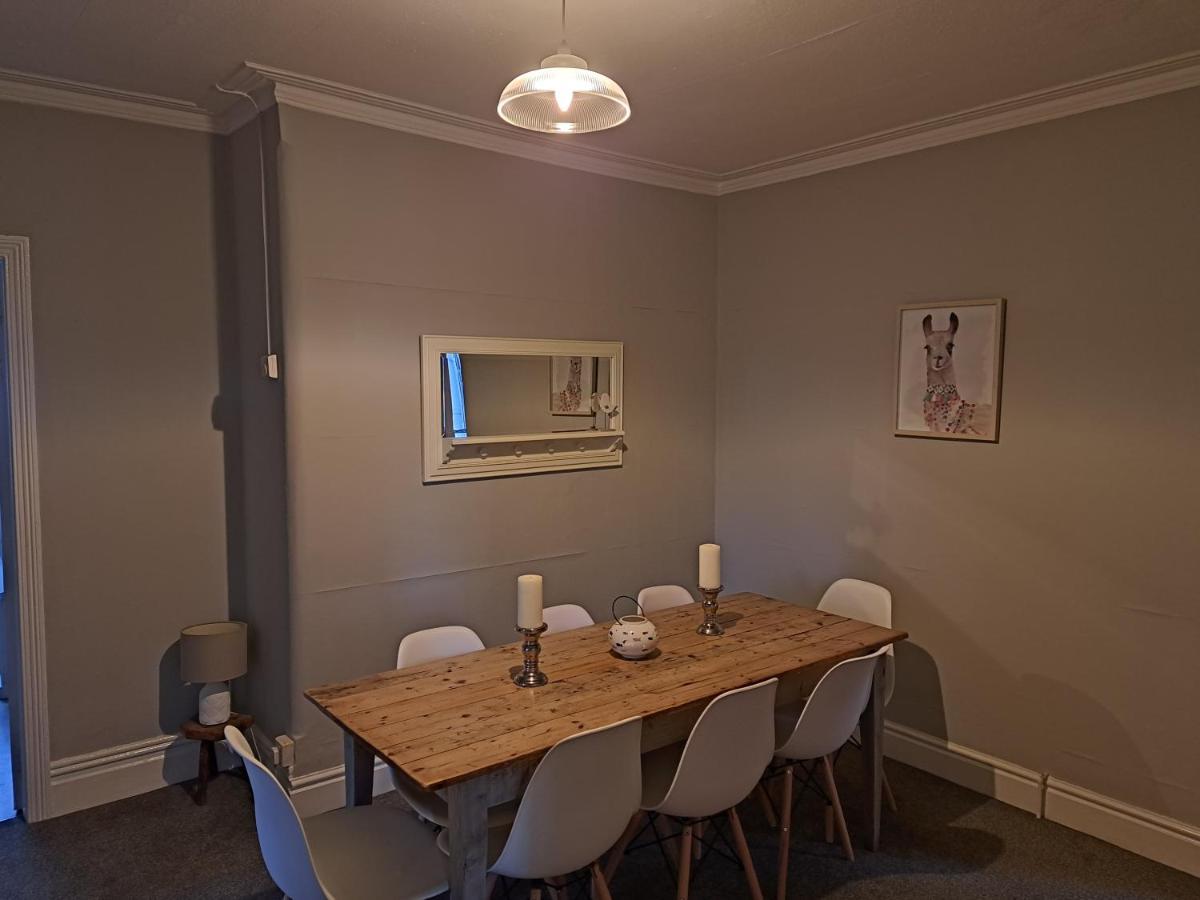 Llandudno Apartment, Quirky Pub With Tropical Beer Garden Екстериор снимка
