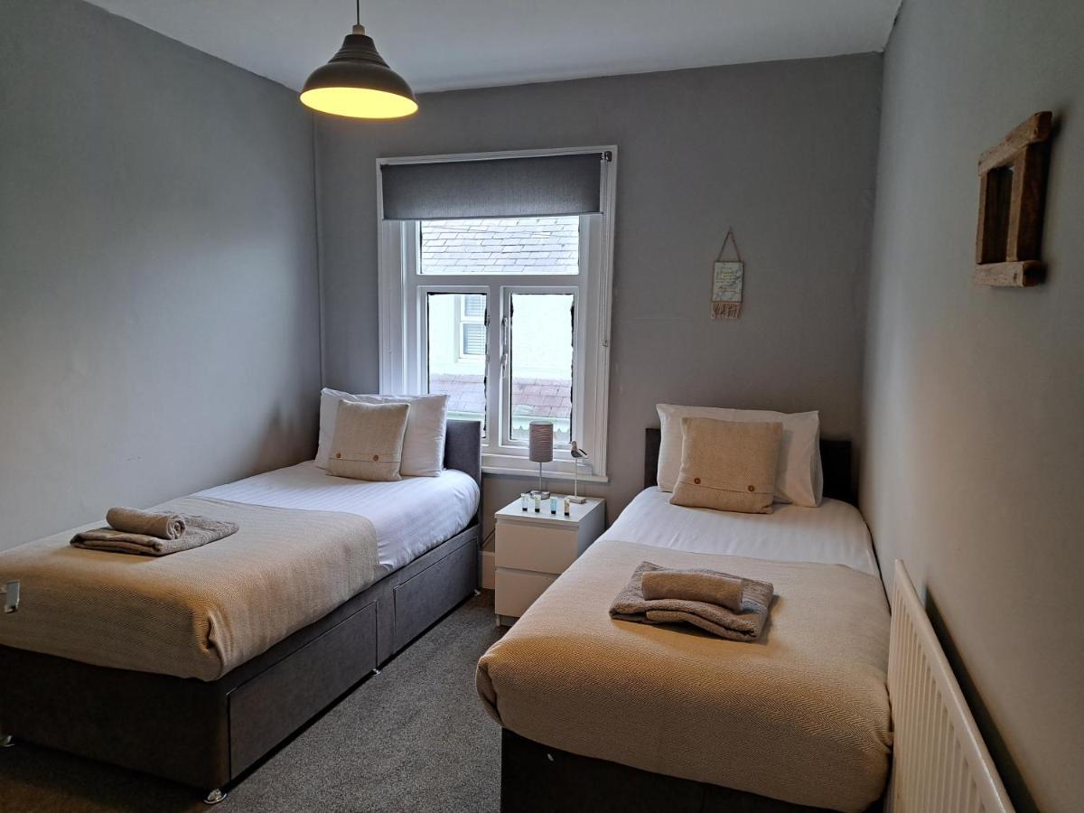 Llandudno Apartment, Quirky Pub With Tropical Beer Garden Екстериор снимка