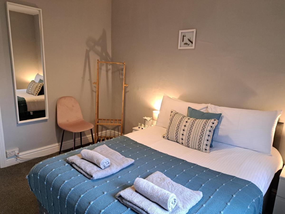 Llandudno Apartment, Quirky Pub With Tropical Beer Garden Екстериор снимка