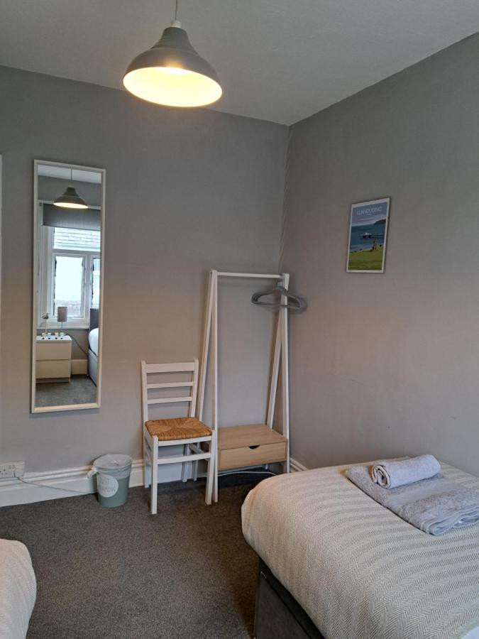 Llandudno Apartment, Quirky Pub With Tropical Beer Garden Екстериор снимка