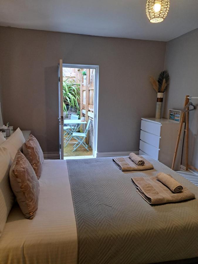 Llandudno Apartment, Quirky Pub With Tropical Beer Garden Екстериор снимка