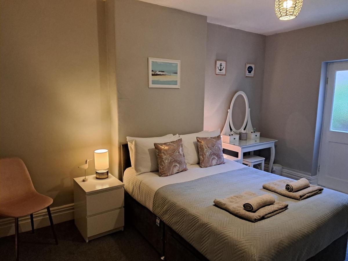 Llandudno Apartment, Quirky Pub With Tropical Beer Garden Екстериор снимка